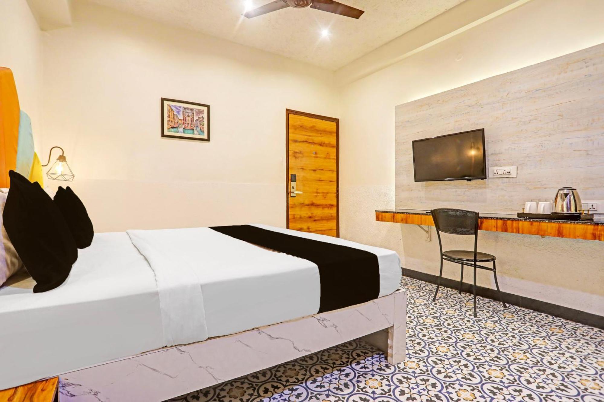 Super Townhouse Cantonment Varanasi Formerly Sarin Inn Exterior foto